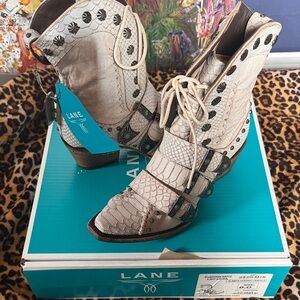 Lane brand new Showdown Bootie in Alabite Ceramic Crackle in the original box